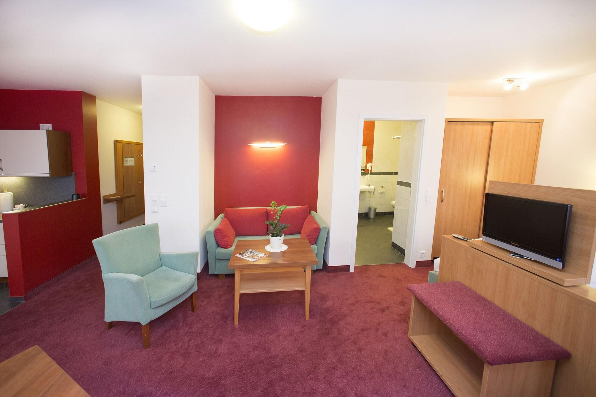 Hotel Weisses Lamm Veitshochheim Bagian luar foto