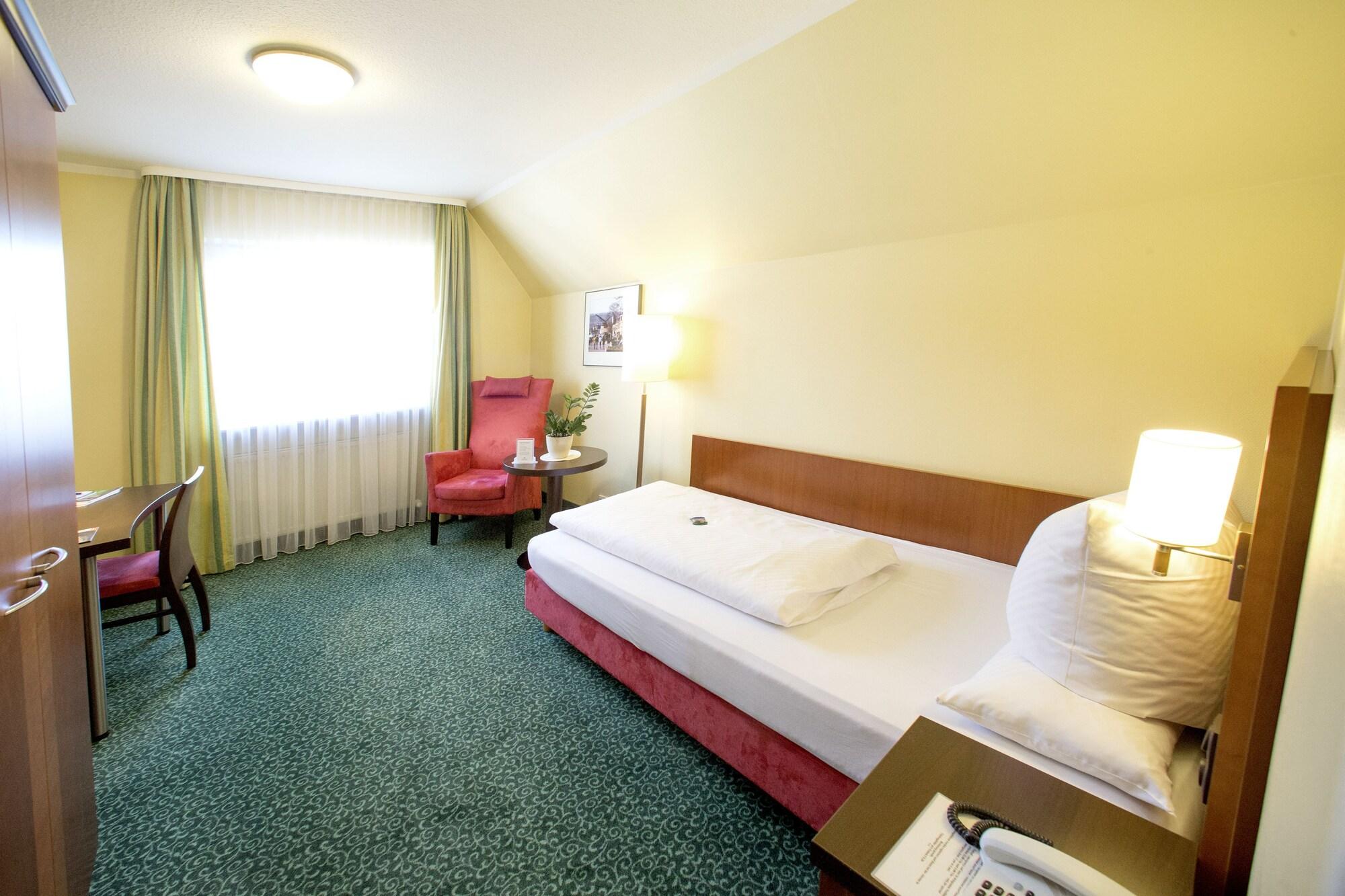 Hotel Weisses Lamm Veitshochheim Bagian luar foto