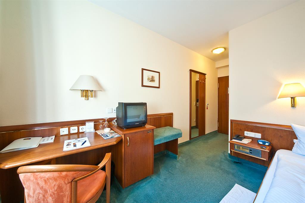 Hotel Weisses Lamm Veitshochheim Ruang foto