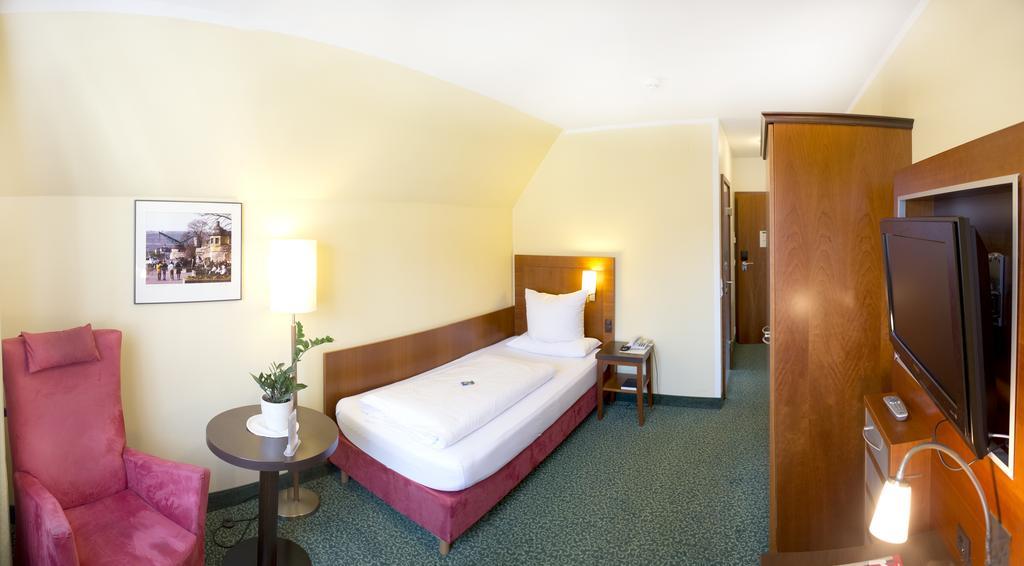 Hotel Weisses Lamm Veitshochheim Bagian luar foto