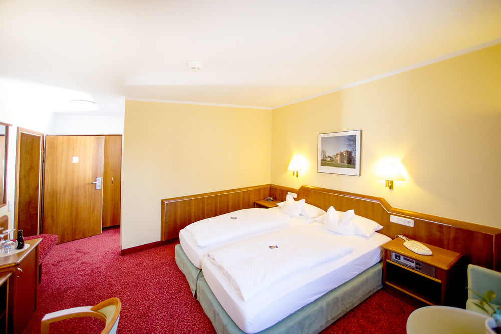 Hotel Weisses Lamm Veitshochheim Bagian luar foto