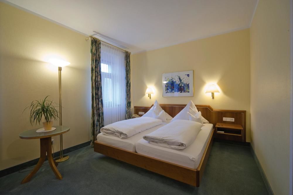 Hotel Weisses Lamm Veitshochheim Ruang foto