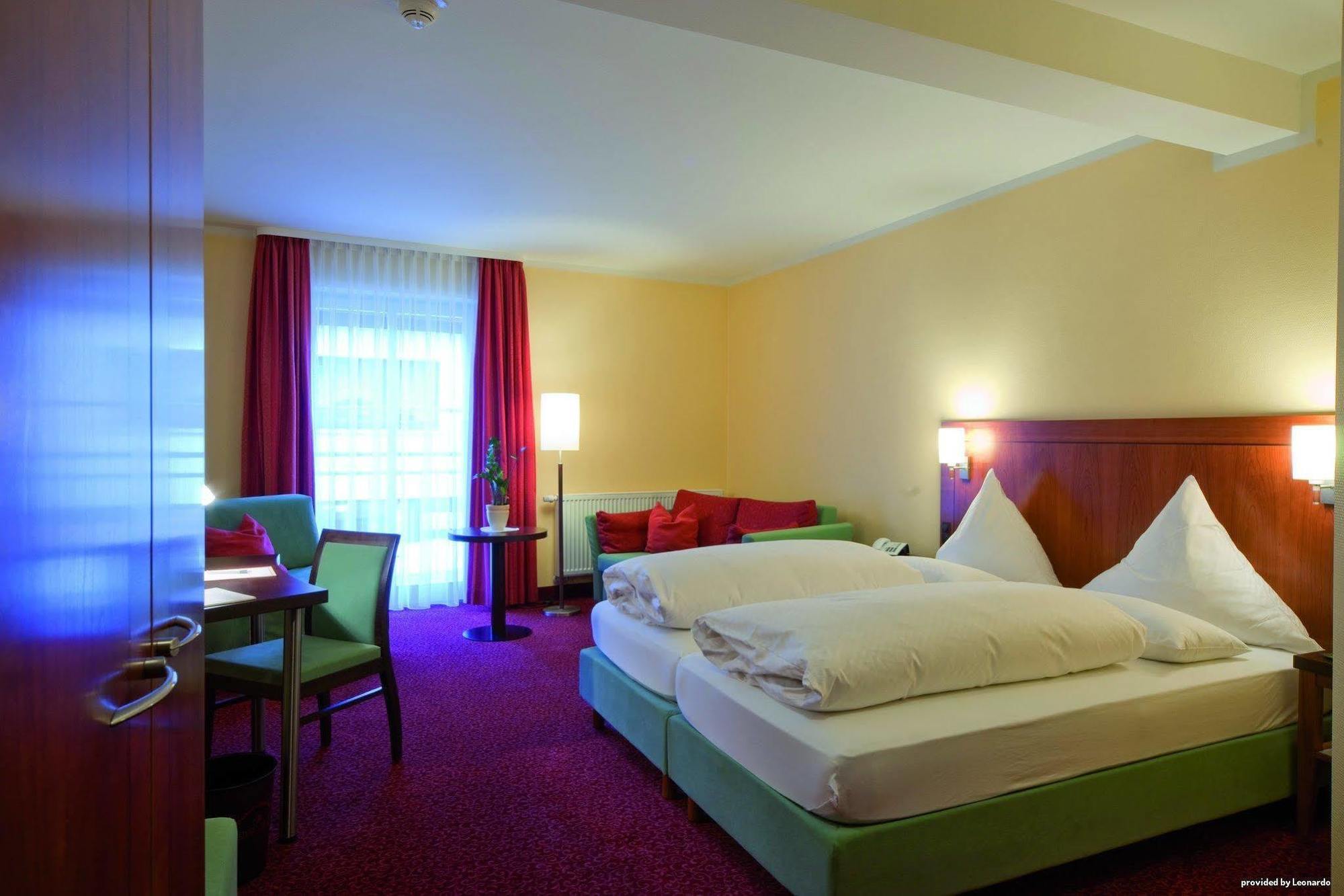 Hotel Weisses Lamm Veitshochheim Bagian luar foto