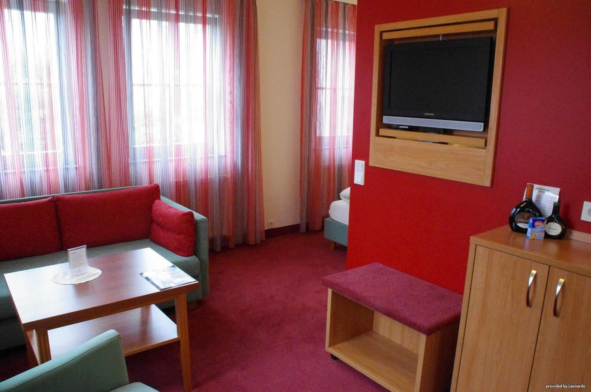 Hotel Weisses Lamm Veitshochheim Bagian luar foto