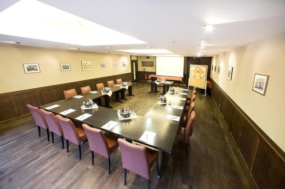 Hotel Weisses Lamm Veitshochheim Bagian luar foto
